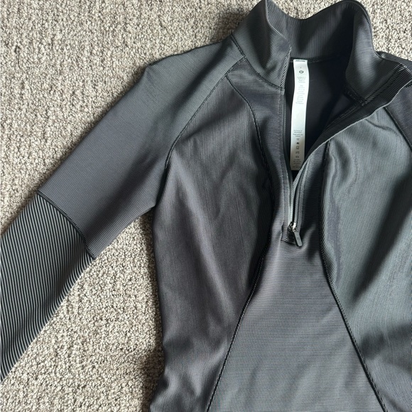 NWOT Lululemon Two-Tone Ribbed Running Half Zip Black / Gull Grey Womens Size 2 - Picture 8 of 10